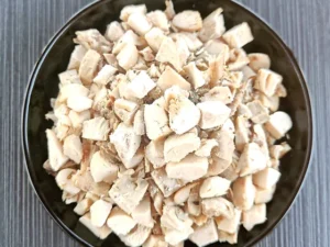 Order cooked chicken for dogs online at Hungry Eyes, Bangalore. Our plain cooked chicken also includes cartilage which is great for your pup's joint health.
