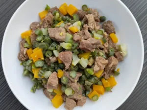 low carbohydrate beef meals for dogs from Hungry Eyes Fresh Dog Food Bangalore. One of the best grain free meals for dogs to support weight loss.