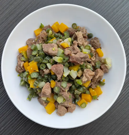 low carbohydrate beef meals for dogs from Hungry Eyes Fresh Dog Food Bangalore. One of the best grain free meals for dogs to support weight loss.
