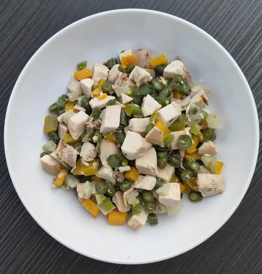 low carbohydrate chicken meals for dogs from Hungry Eyes Fresh Dog Food Bangalore. One of the best grain free meals for dogs to support weight loss.